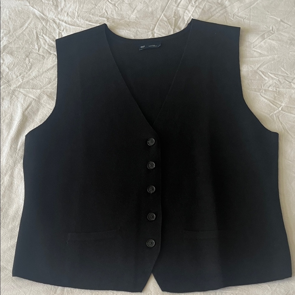 GAP Black CashSoft Knit Vest sz Lg. EUC worn twice